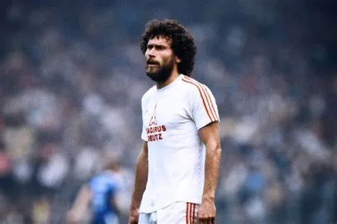 Paul Breitner Là Ai? Sự Nghiệp Và Đời Tư Của Ngôi Sao Bóng Đá